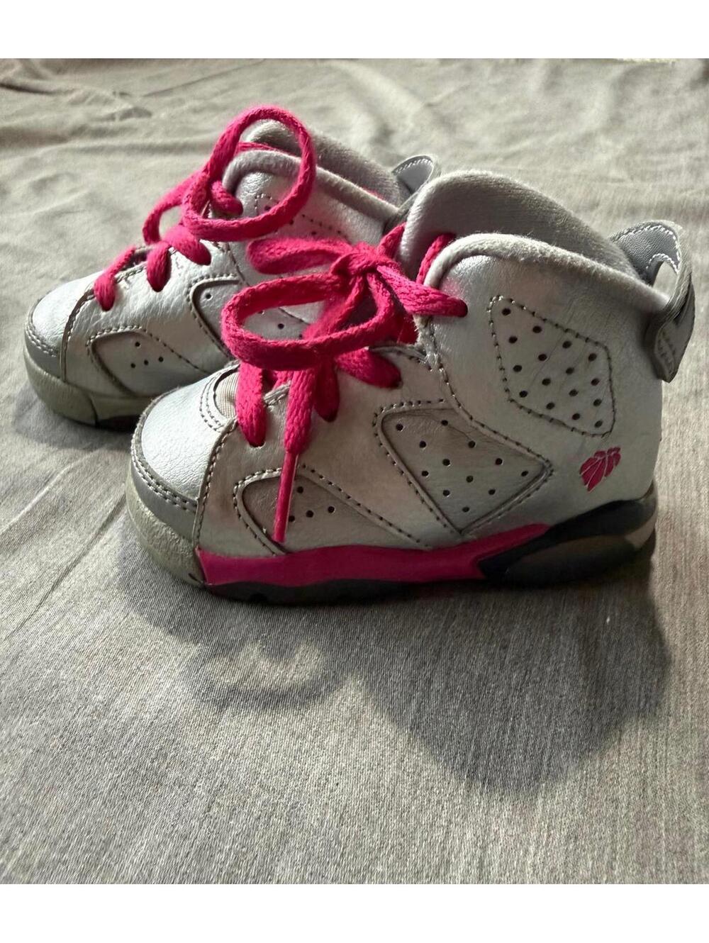 Size 4C Nike Jordan 6 Retro Mid Valentines Day Pink & Silver LaceUp Child Sports